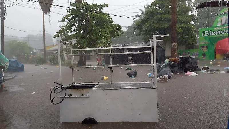 inundación en feria de Huixtla